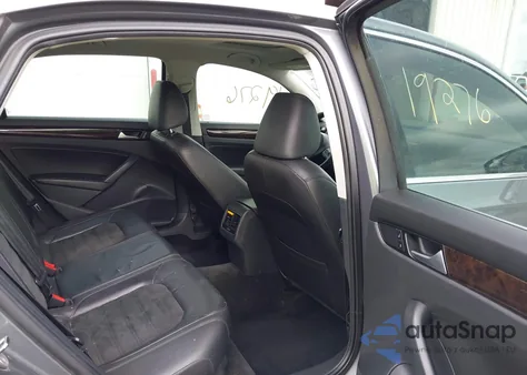 2015 Volkswagen Passat 2.0L Tdi Sel Premium z USA, uszkodzony, nr VIN 1VWCV7A31FC086648